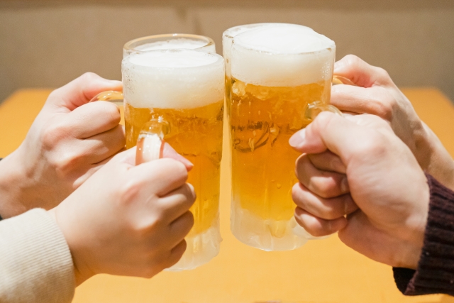 昼飲みのメリットとは?駅近くのバーでランチを楽しもう!